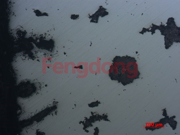裂紋附近表面顯微組織未腐蝕100× 裂紋附近表面顯微組織未腐蝕100×