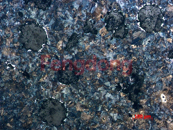 裂紋附近心部顯微組織 100× 裂紋附近心部顯微組織 100×