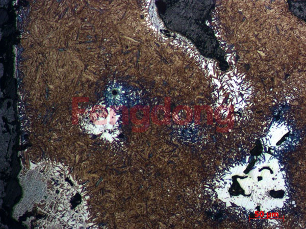 U形缺口部位表層顯微組織200× U形缺口部位表層顯微組織200×