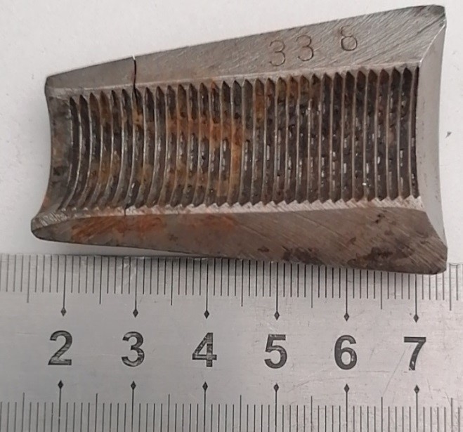 樣品實物照片及開裂位置 樣品實物照片及開裂位置